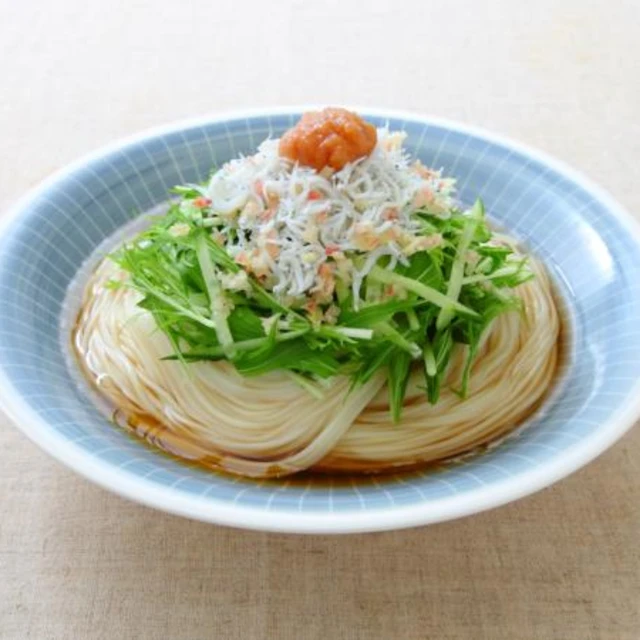 梅としらすのさっぱりサラダそうめん