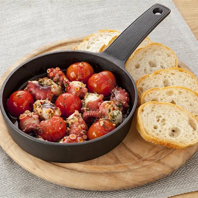 たことミニトマトのアヒージョ