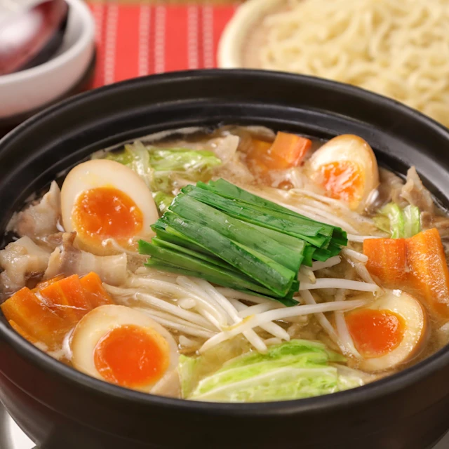 野菜がおいしい♪濃厚豚骨魚介ラーメン鍋
