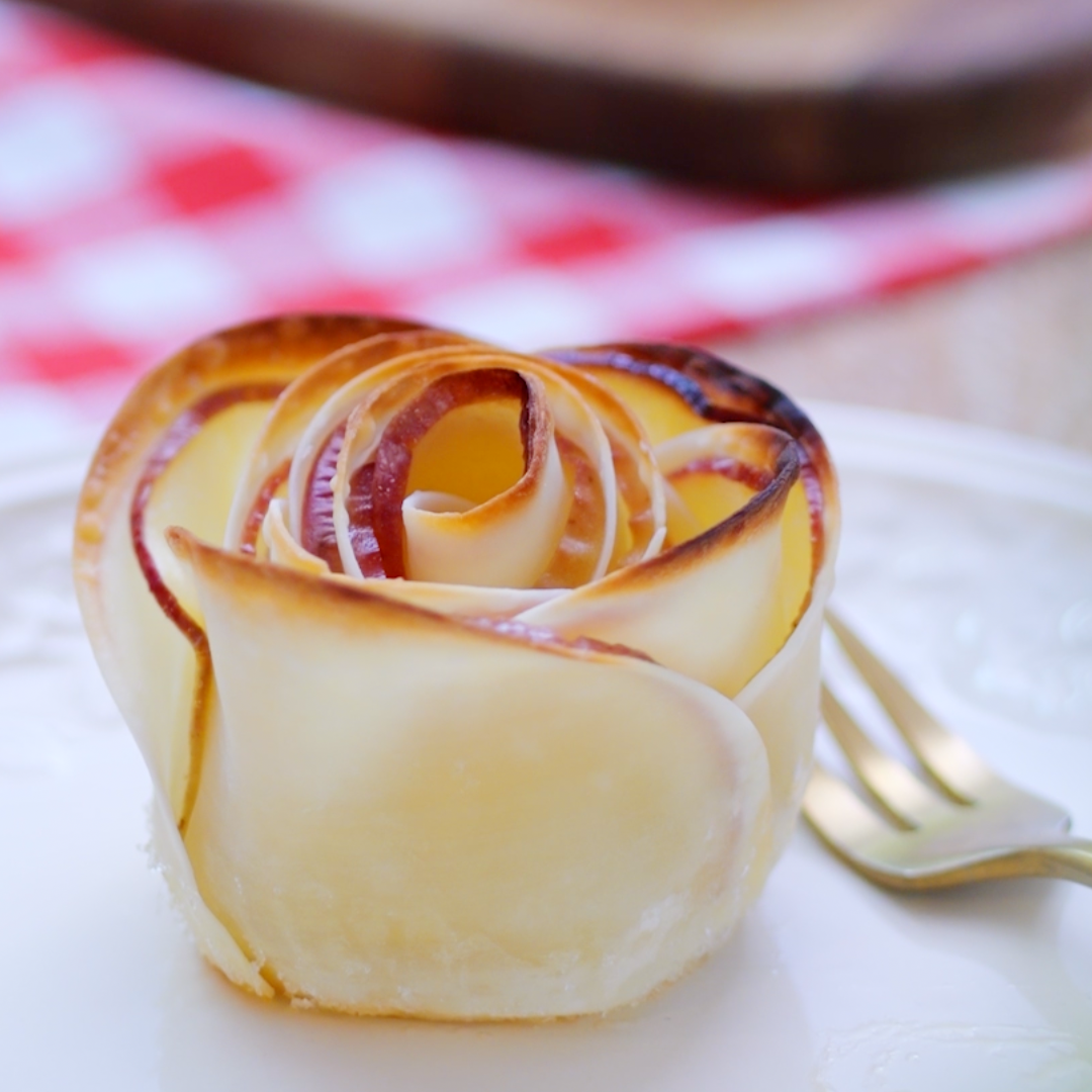 餃子の皮で咲かせよう りんごのローズパイ