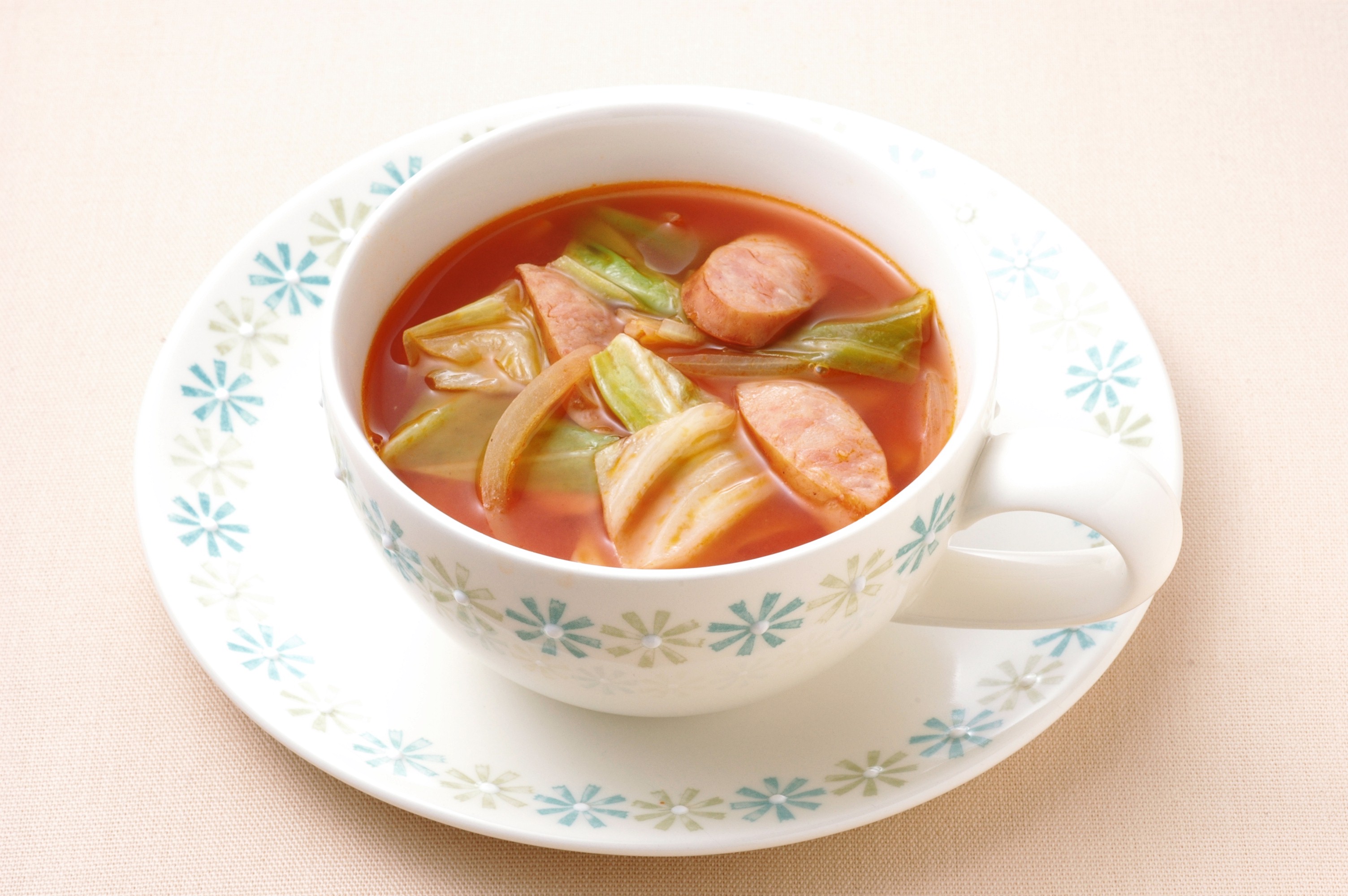 キャベツとウィンナーのトマトスープ