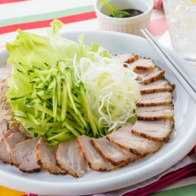 簡単塩豚ローストの レタス巻き