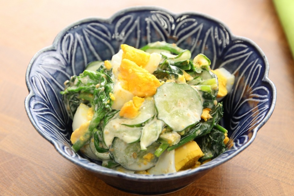 ほうれん草ときゅうりのミモザ風サラダ