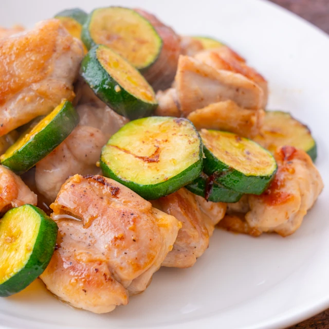 鶏肉とズッキーニのみそ炒め