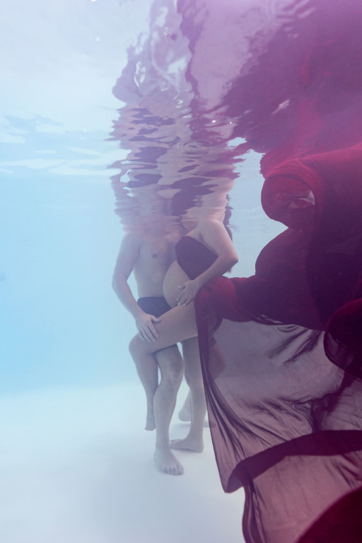 Séance photo underwater femme enceinte