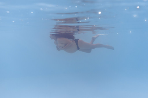 Séance photo underwater grossesse