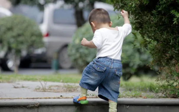 helping-your-toddler-master-stairs-and-beyond