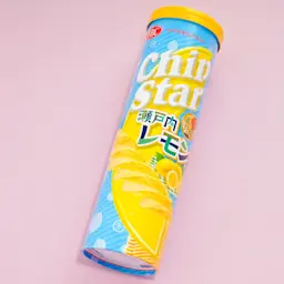 A tube of Pringle-like chips with an illustration of a lemon on the tube