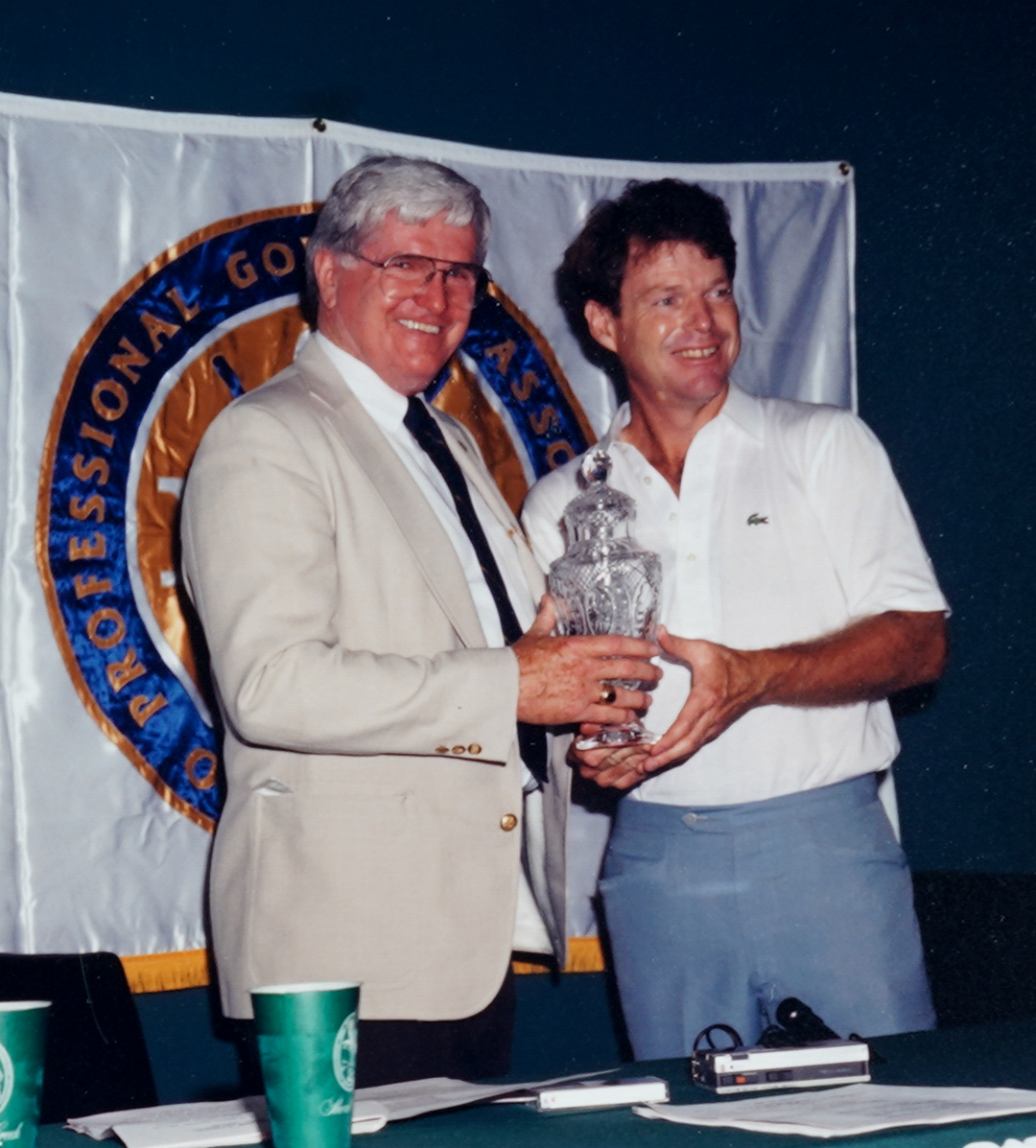 Tom Watson with Pat Rielly at the 1990 PGA Championship.
