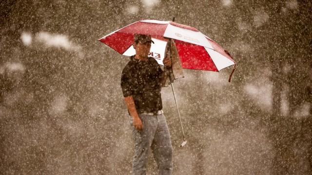 How to Play Golf in the Rain: Eight Keys for Success