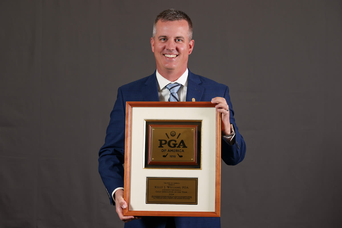 Kelly Williams with his award.