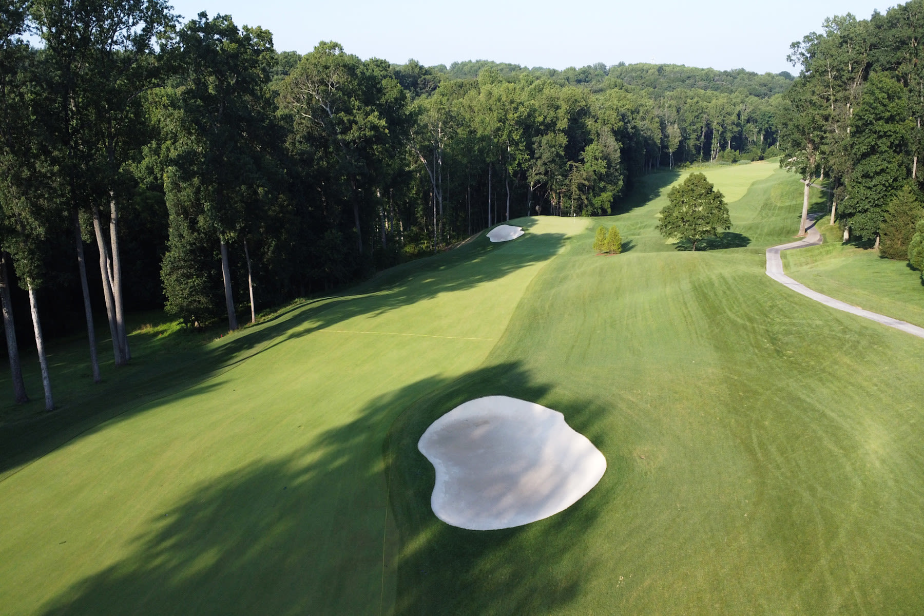 The first hole at Caves Valley. (Photo courtesy of Western Golf Association)