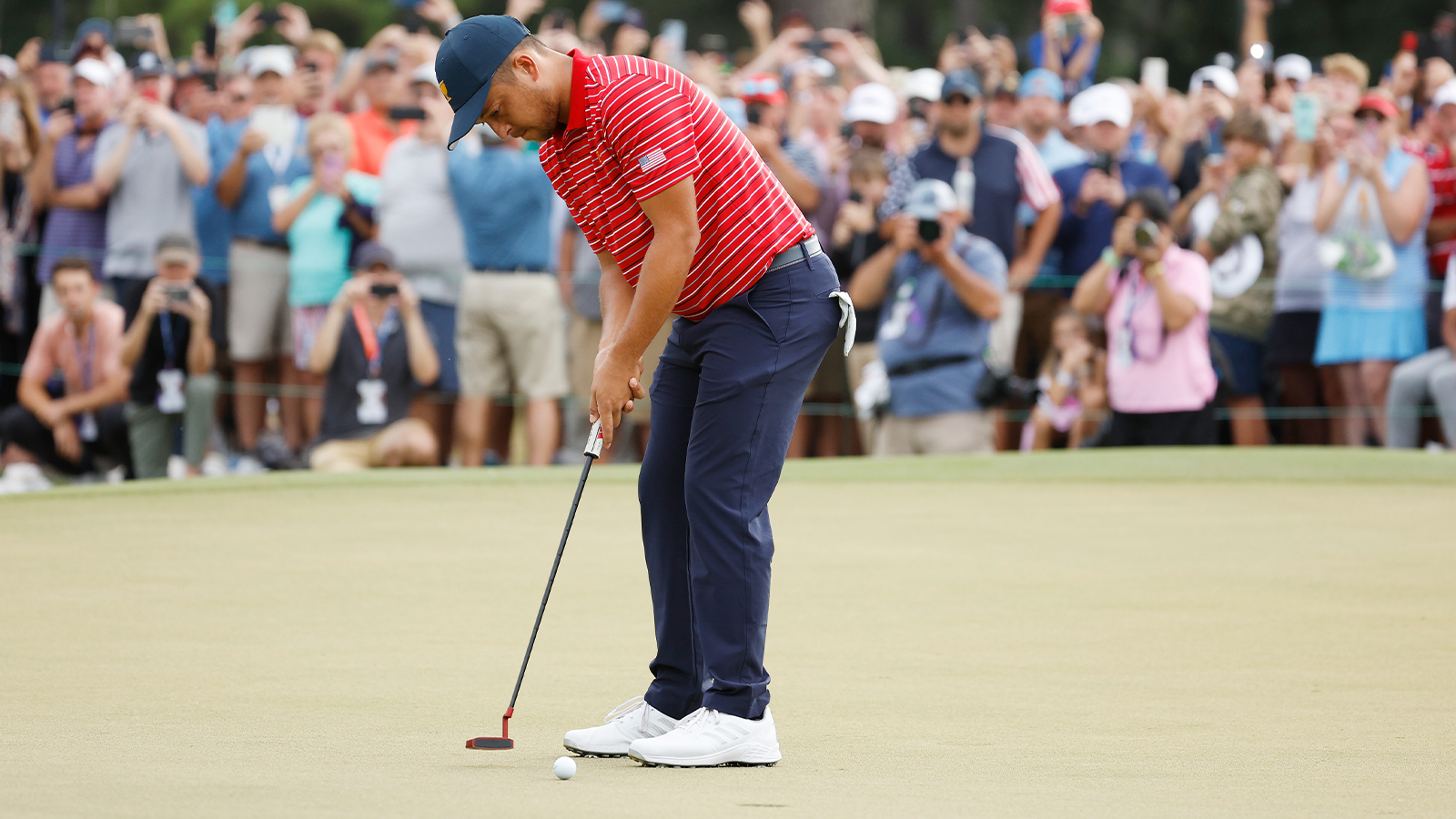  Xander Schauffele of the United States Team putts for the win on the 18th green during Sunday singles matches on day four of the 2022 Presidents Cup at Quail Hollow Country Club on September 25, 2022 in Charlotte, North Carolina. (Photo by Jared C. Tilton/Getty Images)