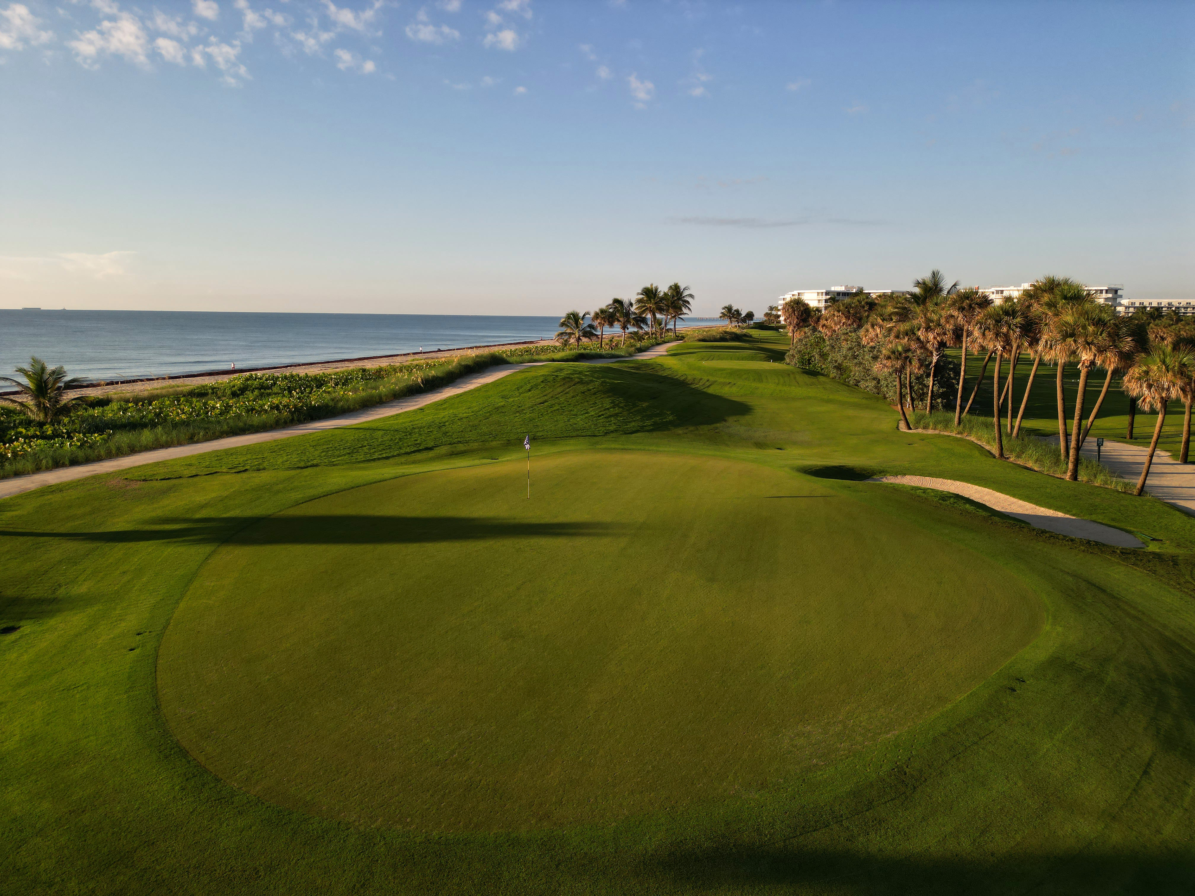 The 17th green next to the ocean. (Photo by Nicholas Media)