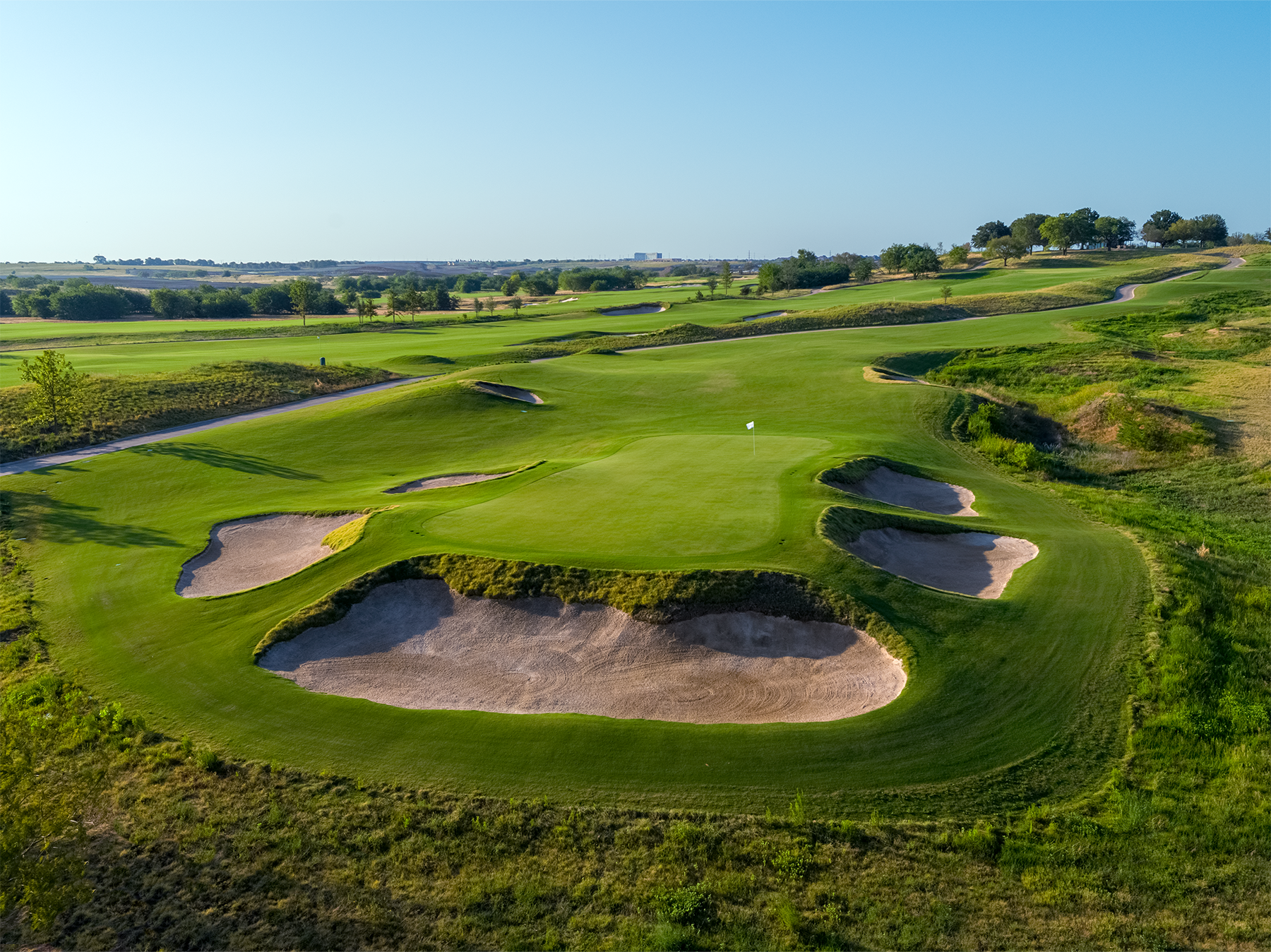 A stunning green complex at Fields Ranch East. (Photo by Evan Schiller Photography)