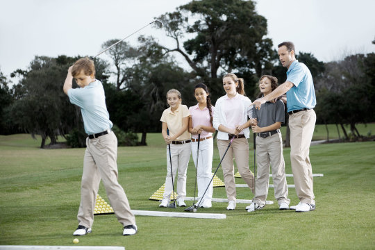 How to pick the perfect junior golf coach