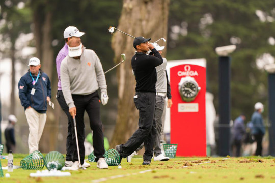 Breaking Down Tiger Woods' Pre-Shot Routine