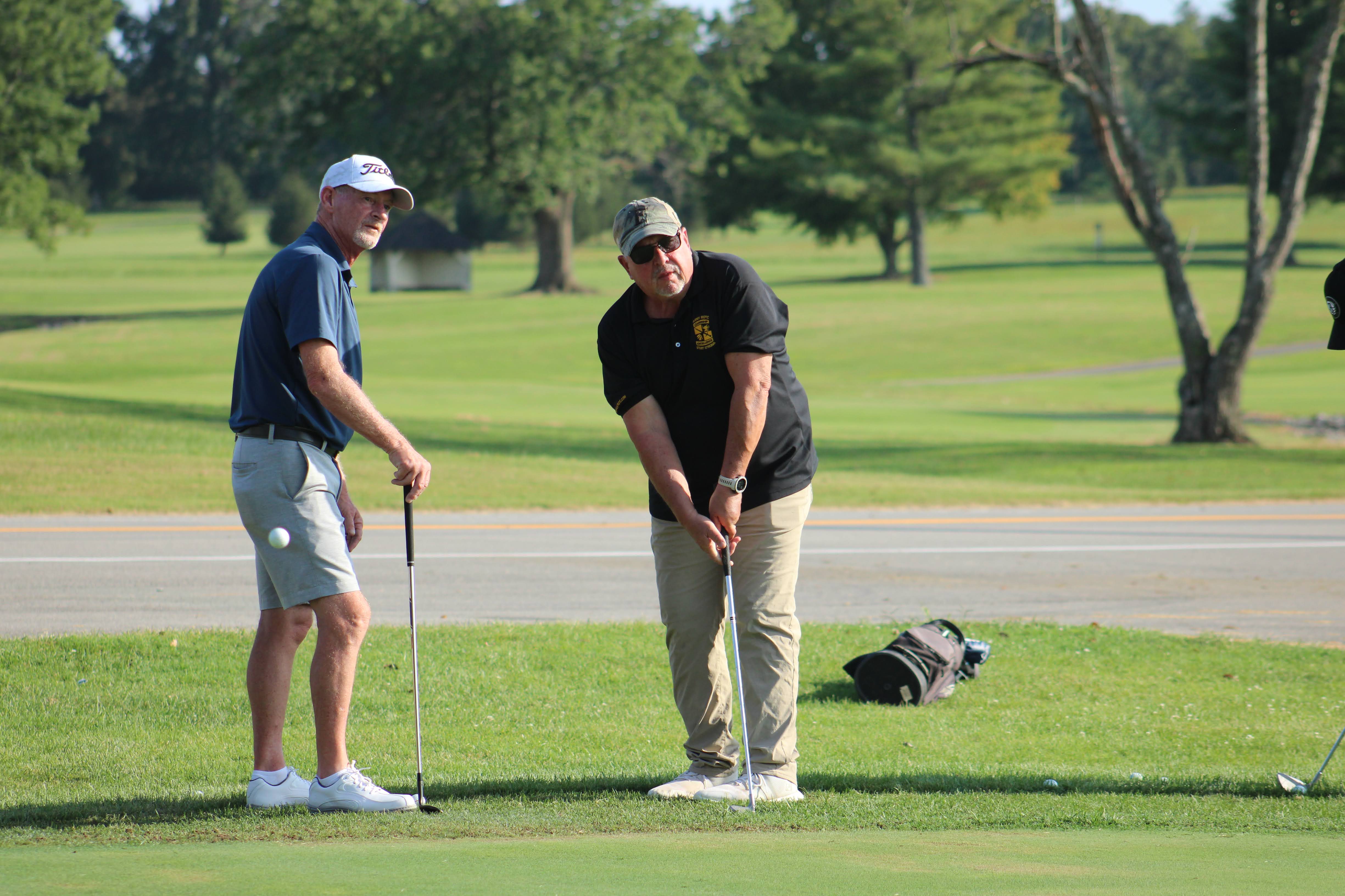 Reeves with a Veteran during a PGA HOPE class.