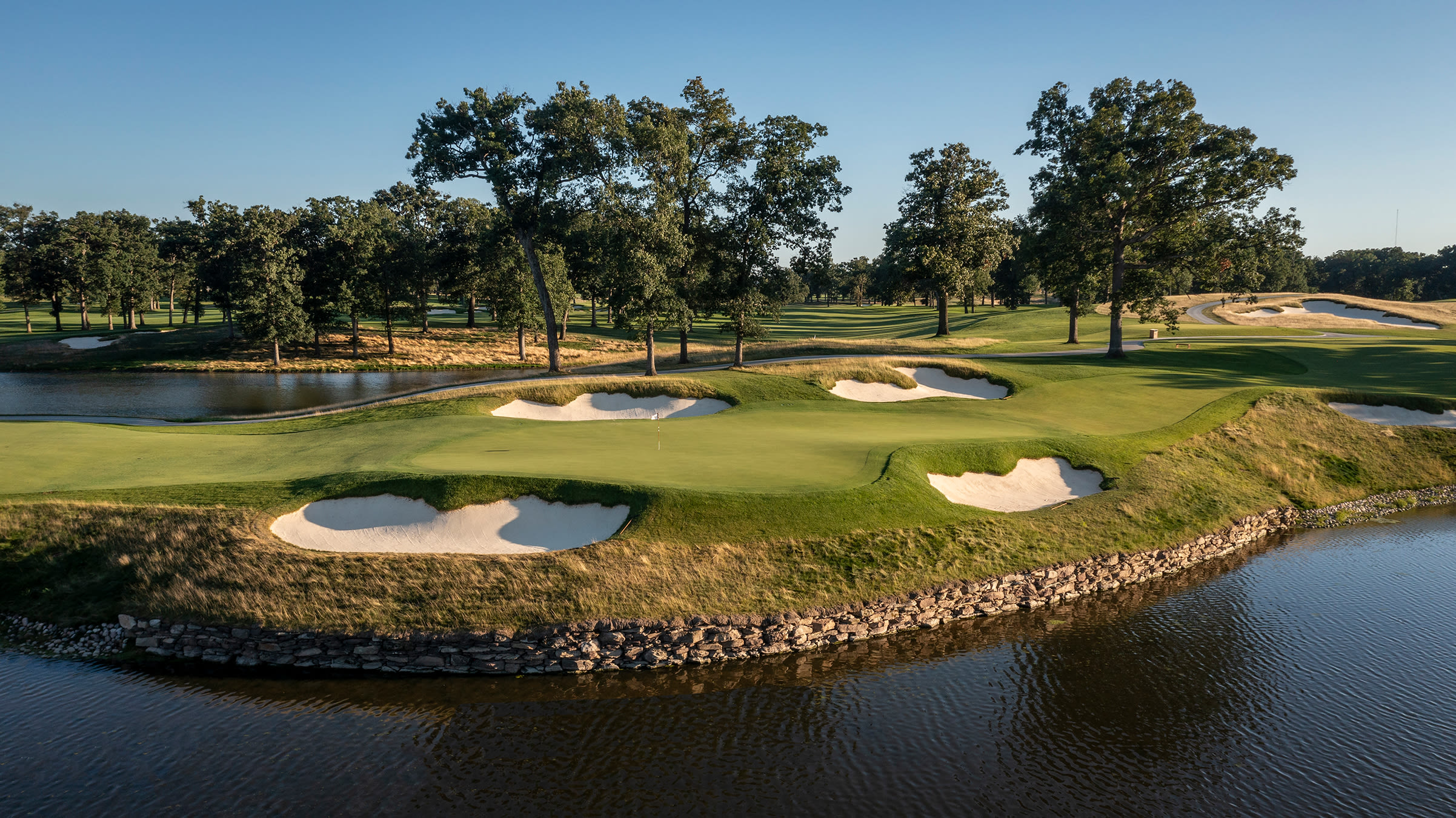 The 17th green gives the hole some signature status. (Medinah Country Club/Nick Novelli 2024)