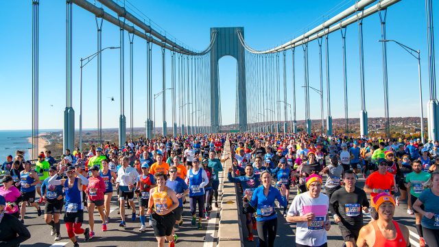 Runners crossing the bridge during the TCS New York City Marathon. (Photo: Scott McDermott, nyrr.org)
