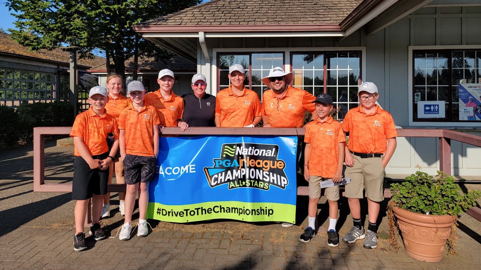 PGA Associate Aaron Oakley (third from right) made the PGA Jr. League experience for his players one-of-a-kind.