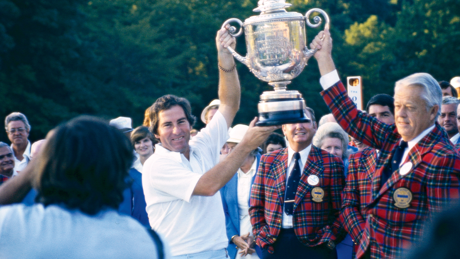 Dave Stockton raises the Wanamaker Trophy at the PGA Championship. 