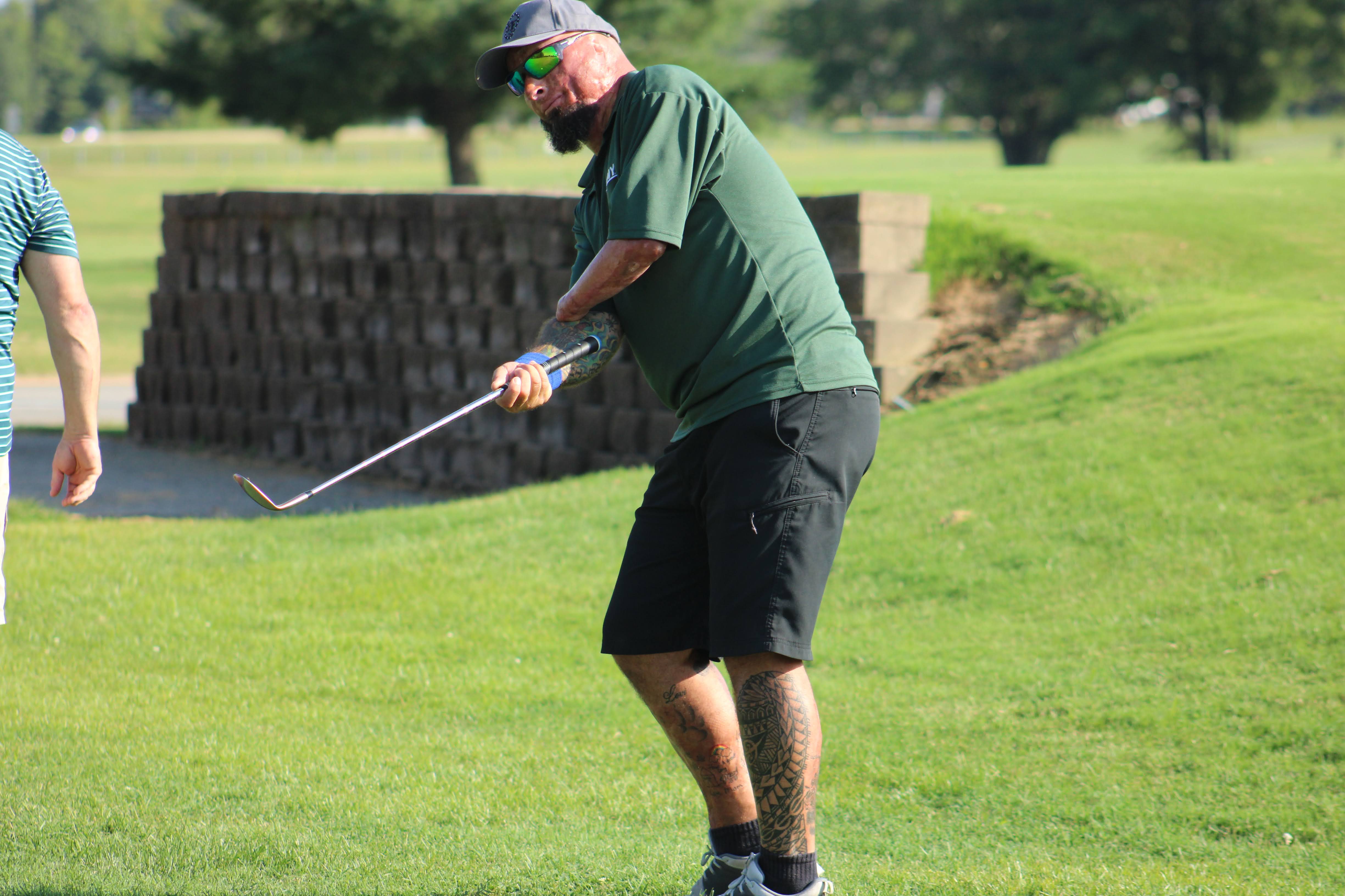 A Veteran chips at one of Reeves' classes.