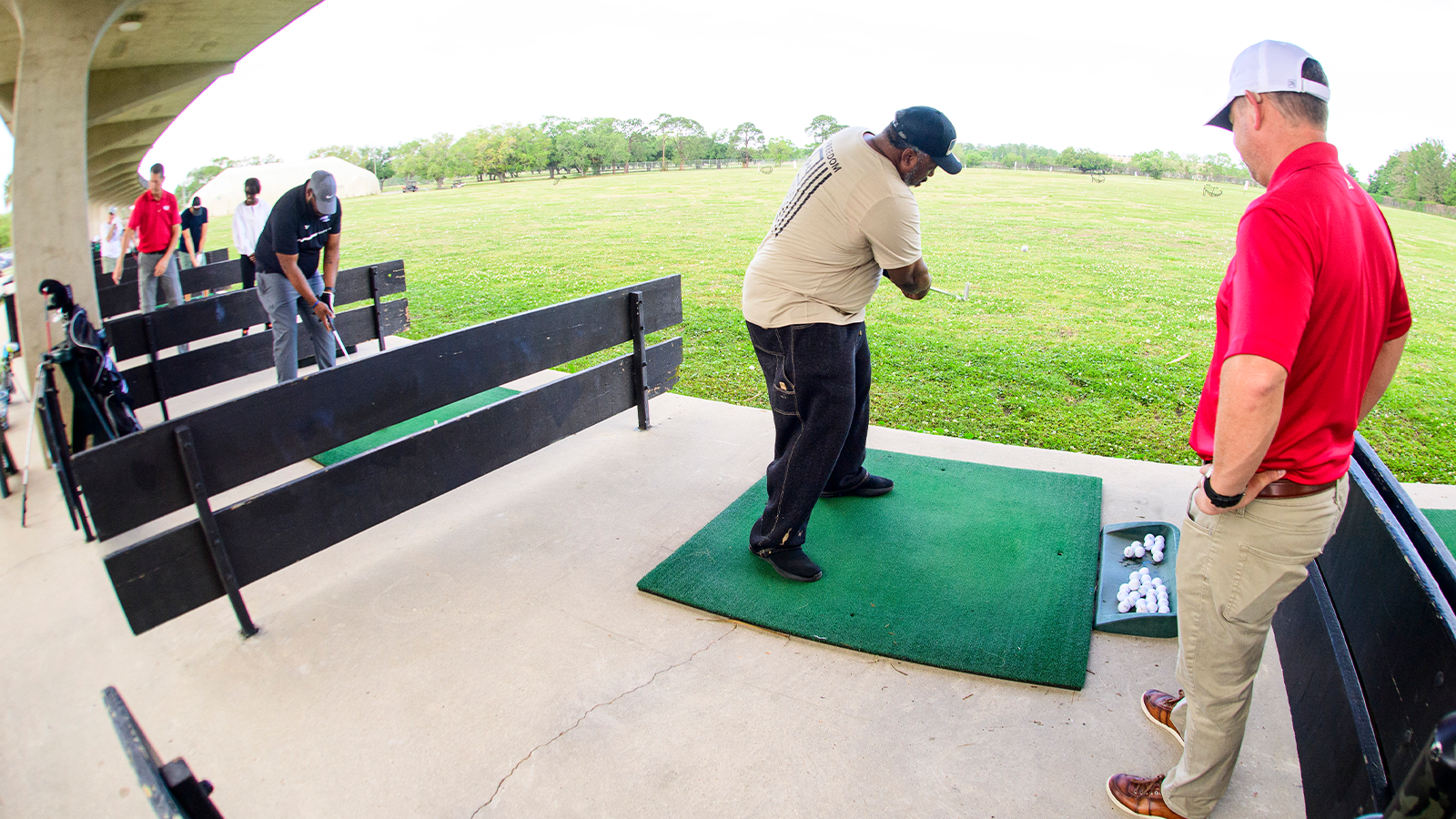 Veterans work on their game at a Bayou Oaks PGA HOPE session. 