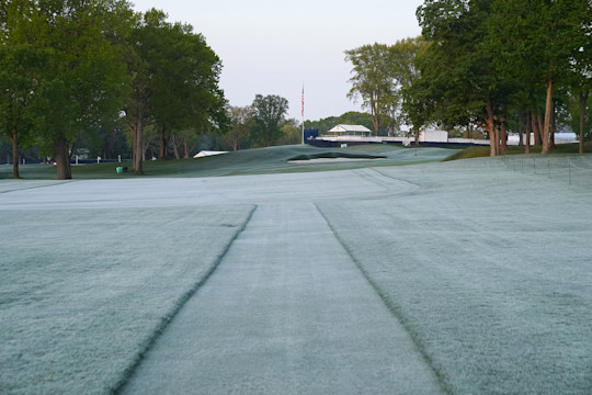 Cold-Weather Golf: Tips for Diehards from the Pros at Oak Hill and Medinah