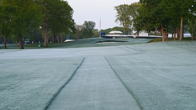 Cold-Weather Golf: Tips for Diehards from the Pros at Oak Hill and Medinah
