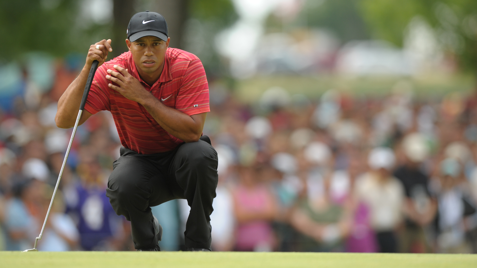 Tiger Woods reads his putt at the 91st PGA Championship at Hazeltine National Golf Club in 2009.