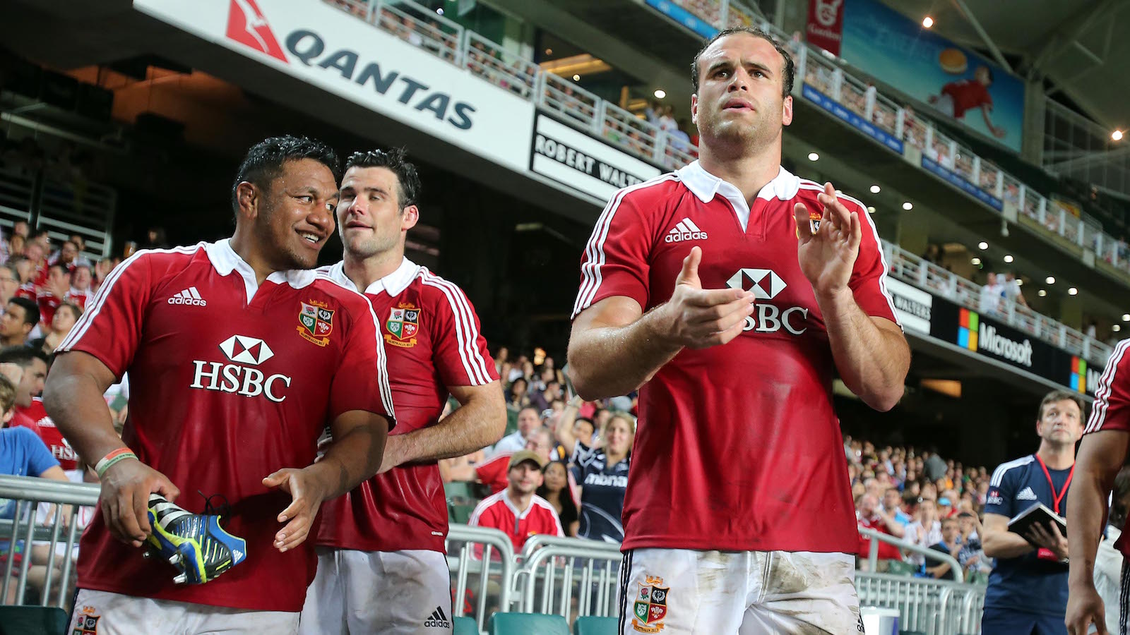 Roberts joins NHS frontline to help combat coronavirus