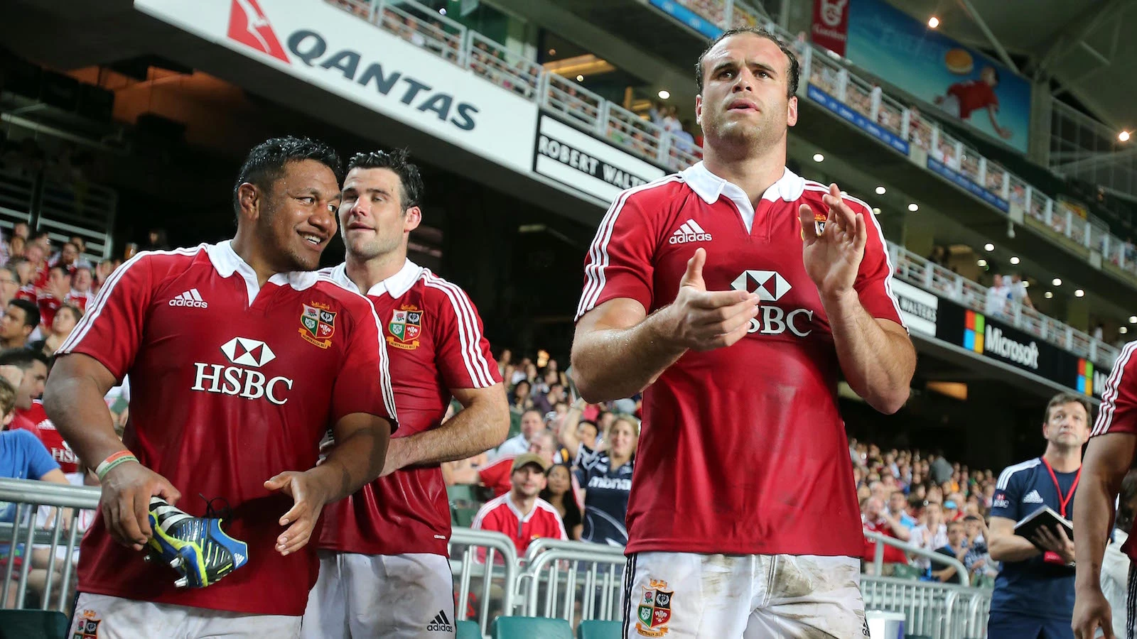 Roberts joins NHS frontline to help combat coronavirus