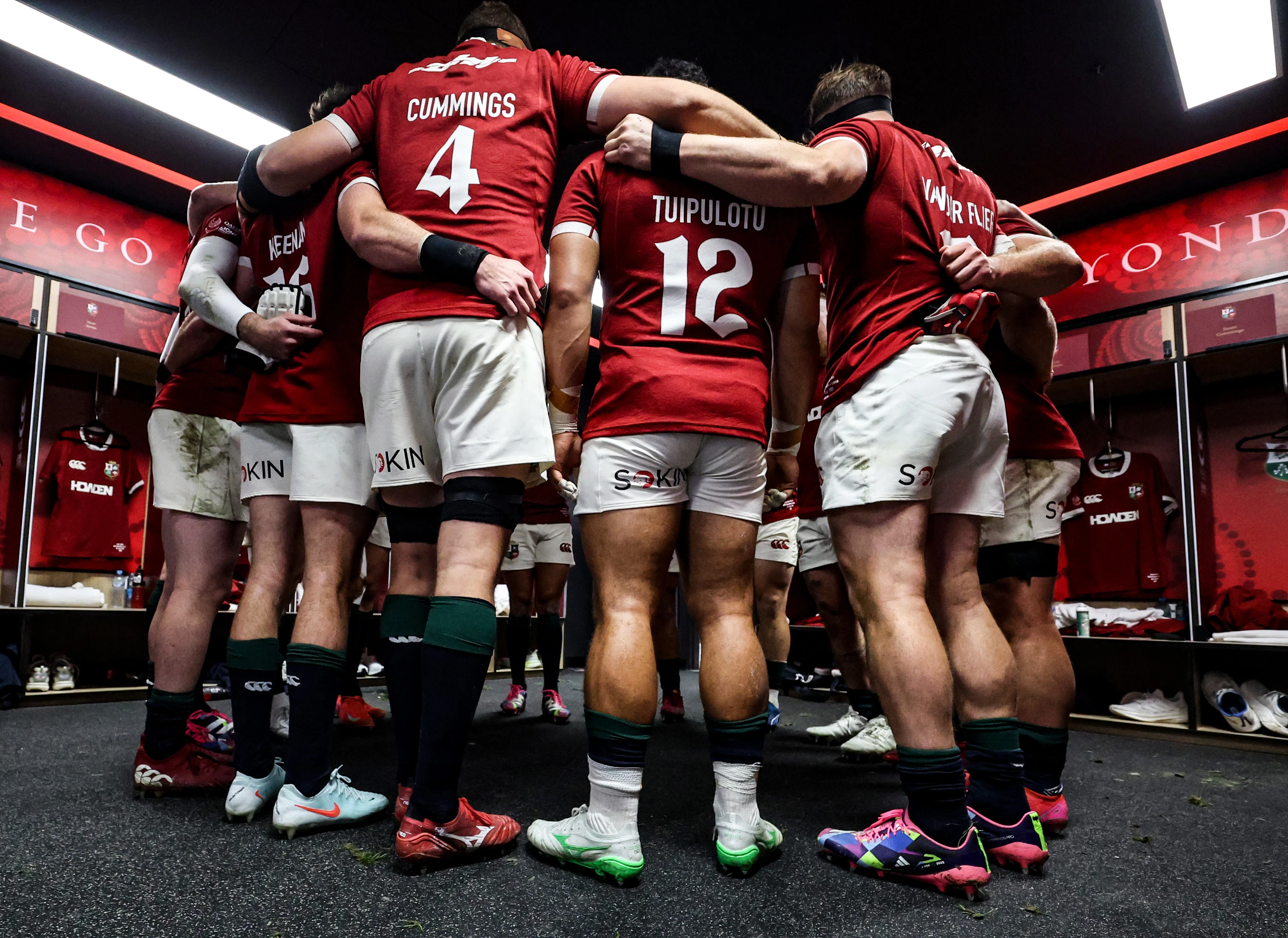 Lions team huddle v Waratahs