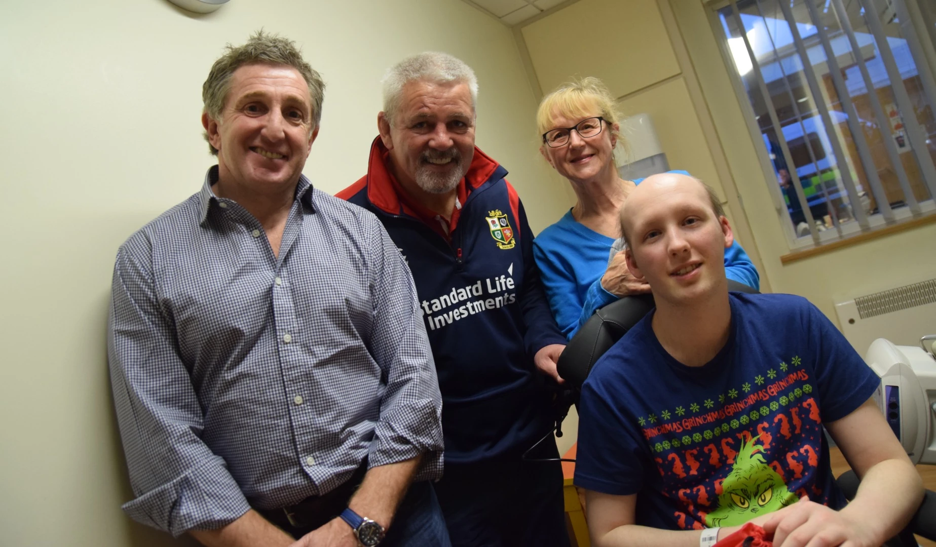 Warren Gatland humbled by visit to Velindre Cancer Centre