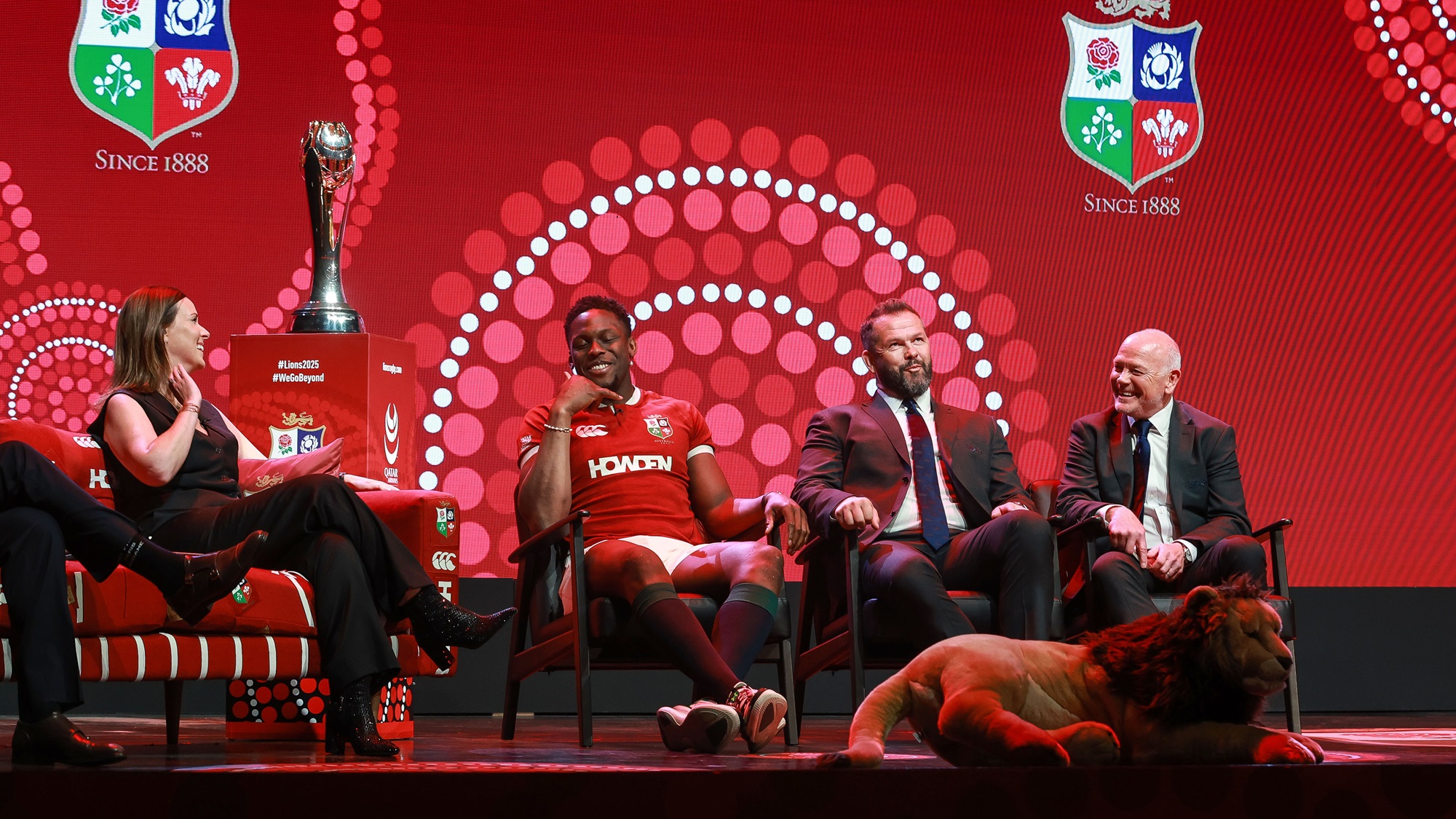 Maro Itoje, Andy Farrell and Ieuan Evans on stage