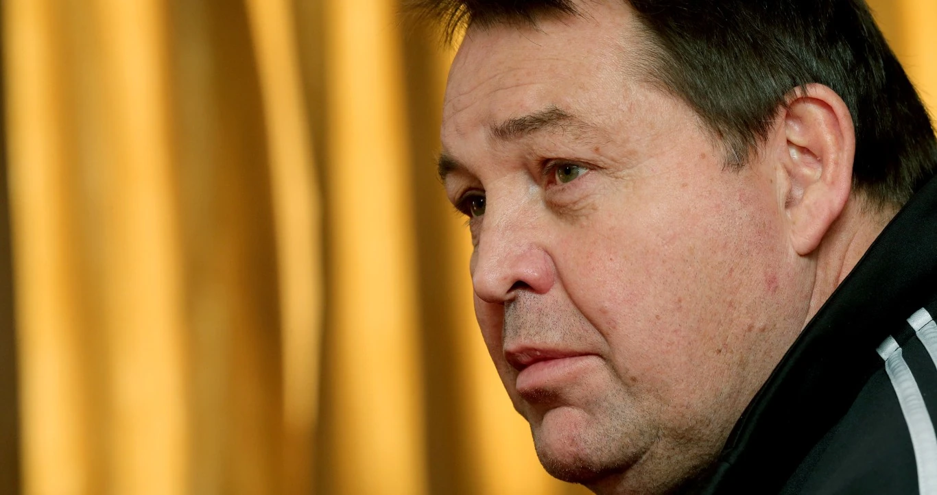 Hansen signs up for All Blacks until 2017