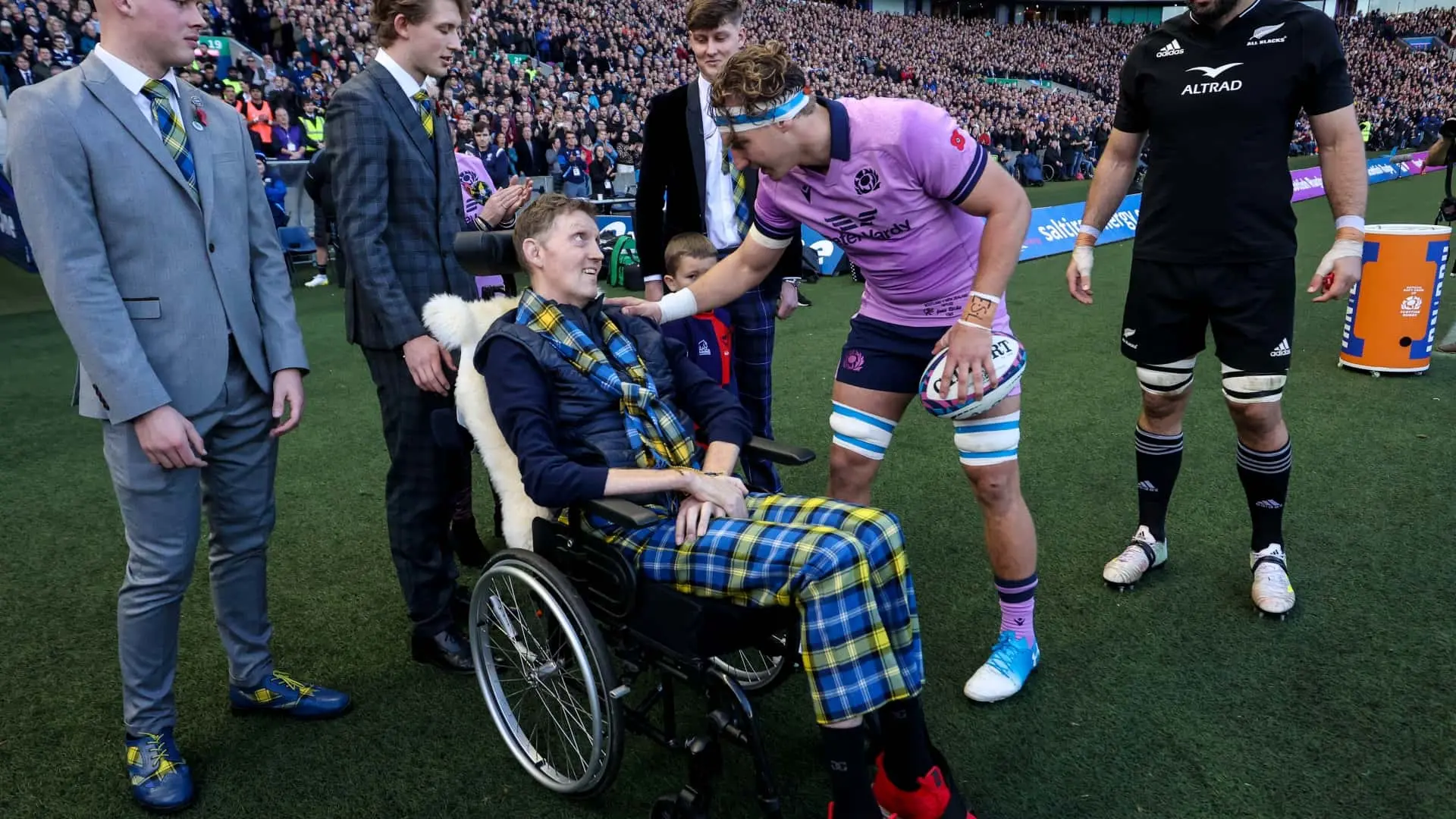 Weir receives magnificent welcome in Edinburgh