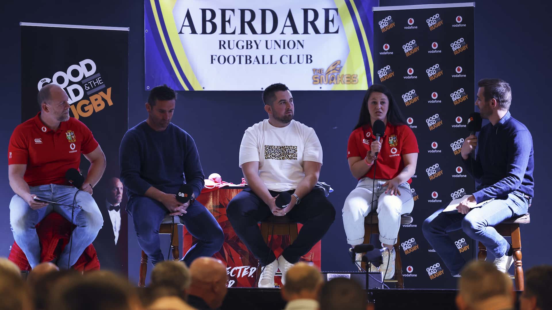 Rugby legends join Aberdare RFC as part of Vodafone's Lions Legacy Tour
