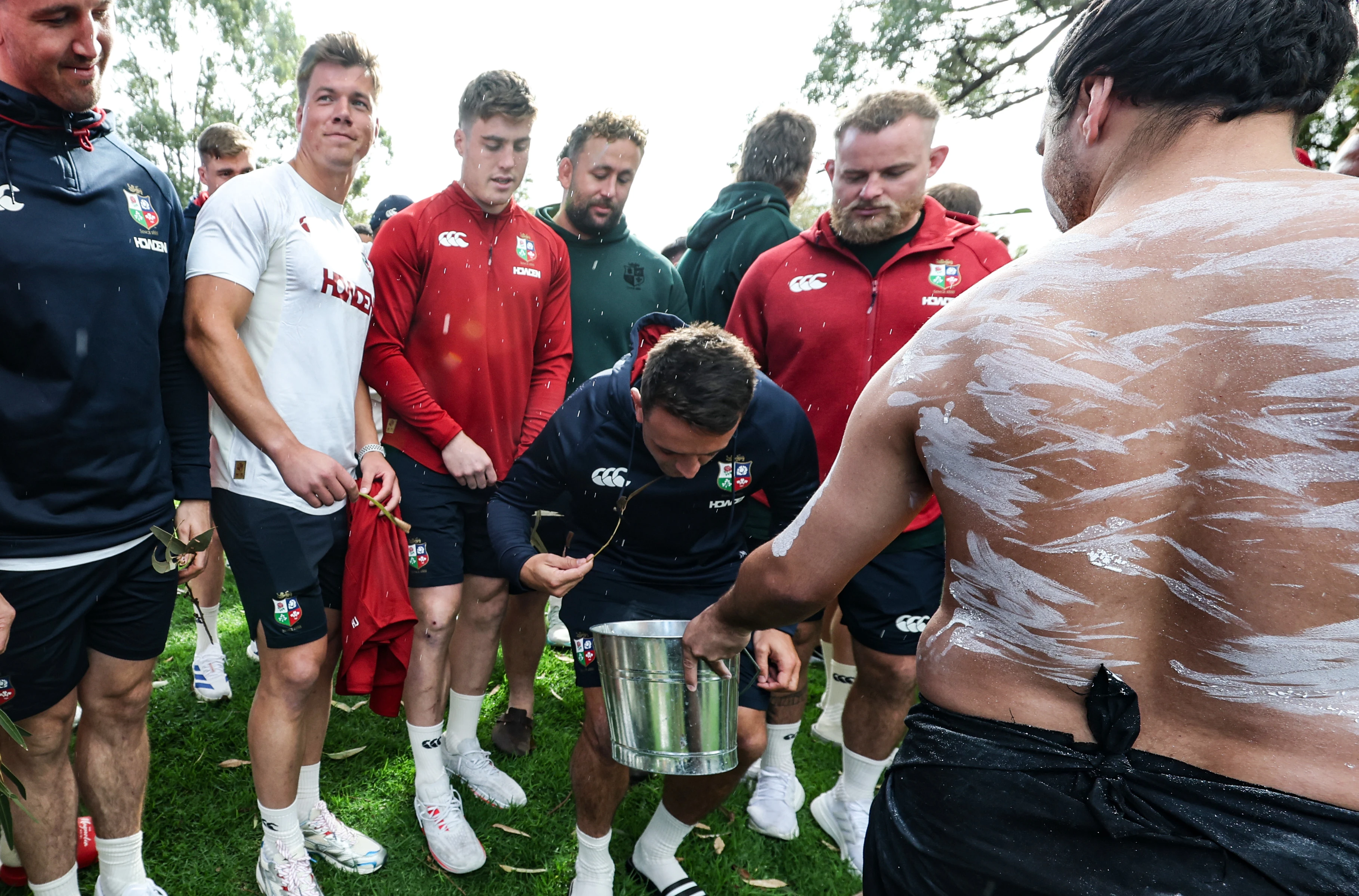 Tom Curry, Huw Jones, Tommy Freeman, Tom Stuart, Alex Mitchell and Finlay Bealham at the Welcome of Country event