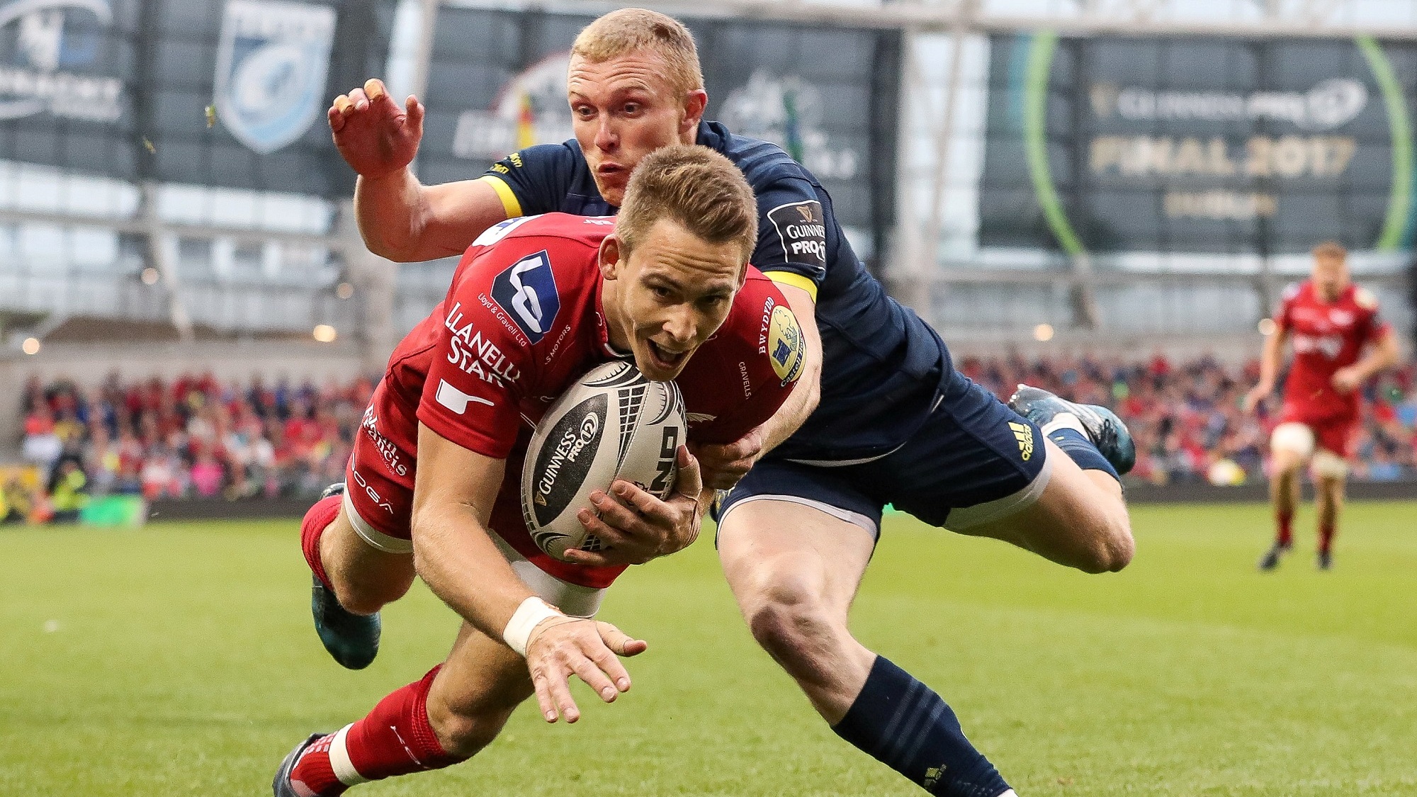 Williams and Davies shine in Scarlets success