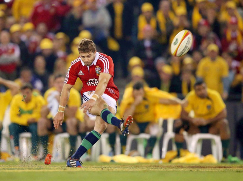 Leigh-Halfpenny-last-min-pen Image