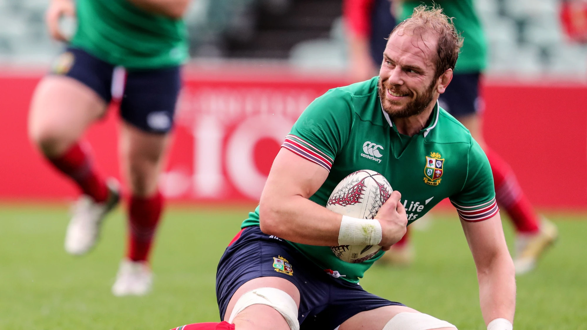 Alun Wyn Jones signs new Wales and Ospreys deals