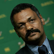 De Villiers remains at helm