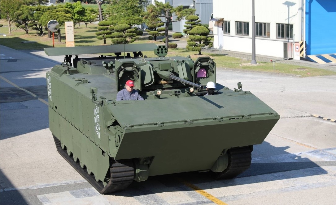 South Korea Unveils KAAV-II Amphibious IFV Armed With 40mm CTA Autocannon