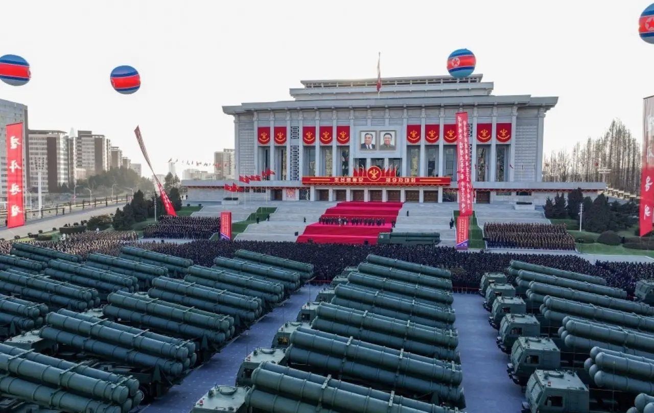 Kim Jong-un personally tested one of the 50 new 600mm MLRSs delivered to the North Korean army in two months! Every parade of weapons systems in North Korea is impressive, with huge numbers each time.