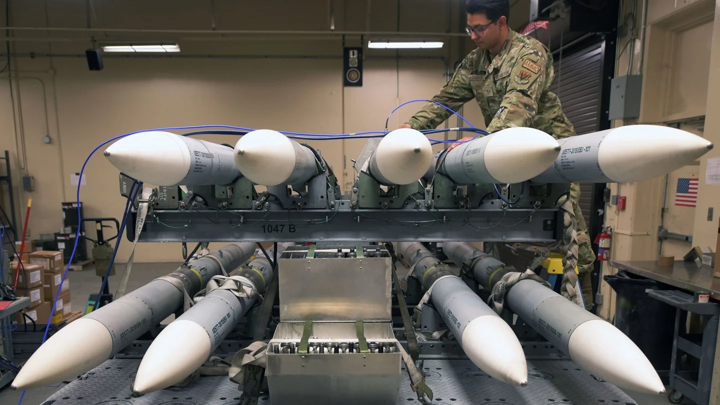 The US has approved the sale of 72 AIM-120C-8 AMRAAM missiles worth $292 million to South Korea! Why is Greece not buying new missiles for the F-16s it is modernizing?