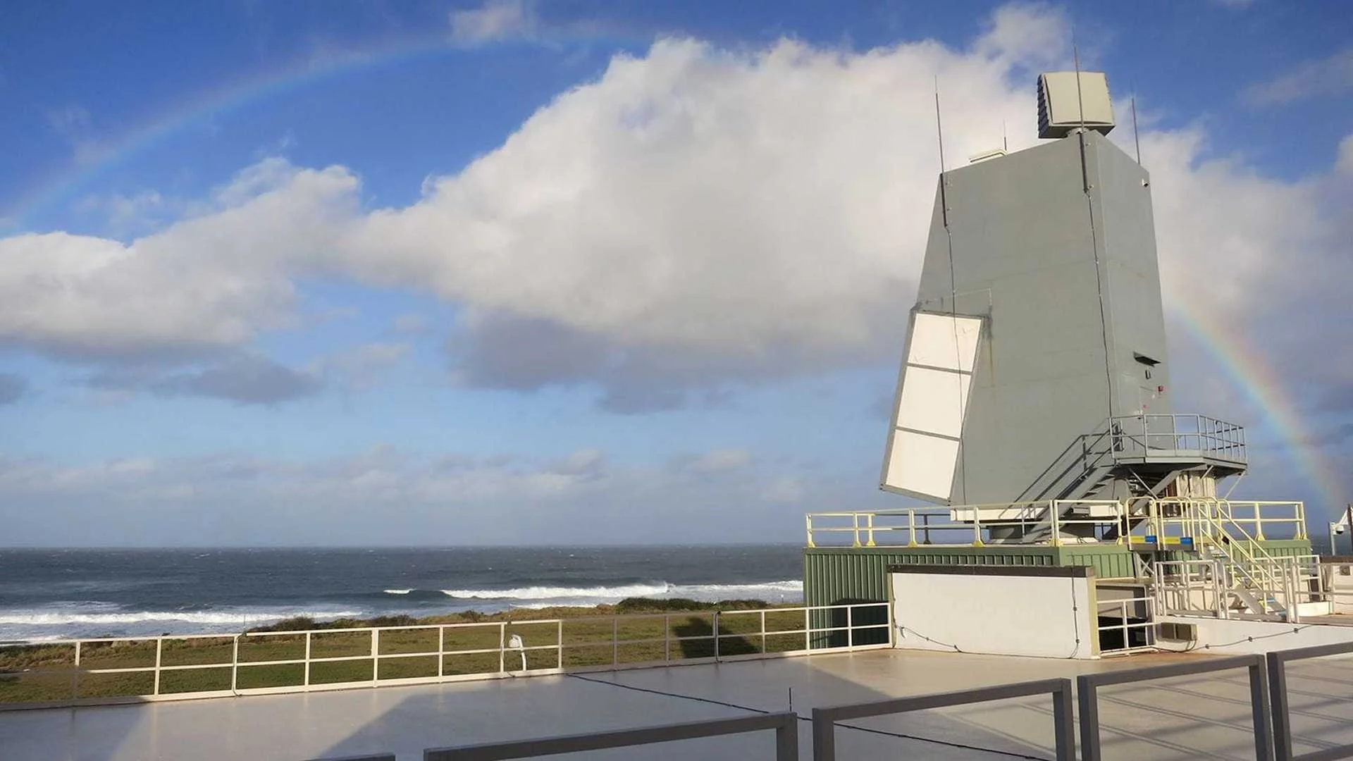AN/SPY-6(V)4 Radar: US Navy Advanced Surveillance Tests in Hawaii 2025. Full analysis, all the details, data you will read for the first time and no comparison with the SEA FIRE radar of FDI HN!