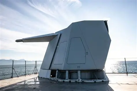 The placement of the 76/62 mm Sovraponte gun in the stern of the frigates, in the position originally intended for the CIWS RAM system. Logical in the 1970s and 1980s to today, with an NS-110 radar for data transmission! My solution.