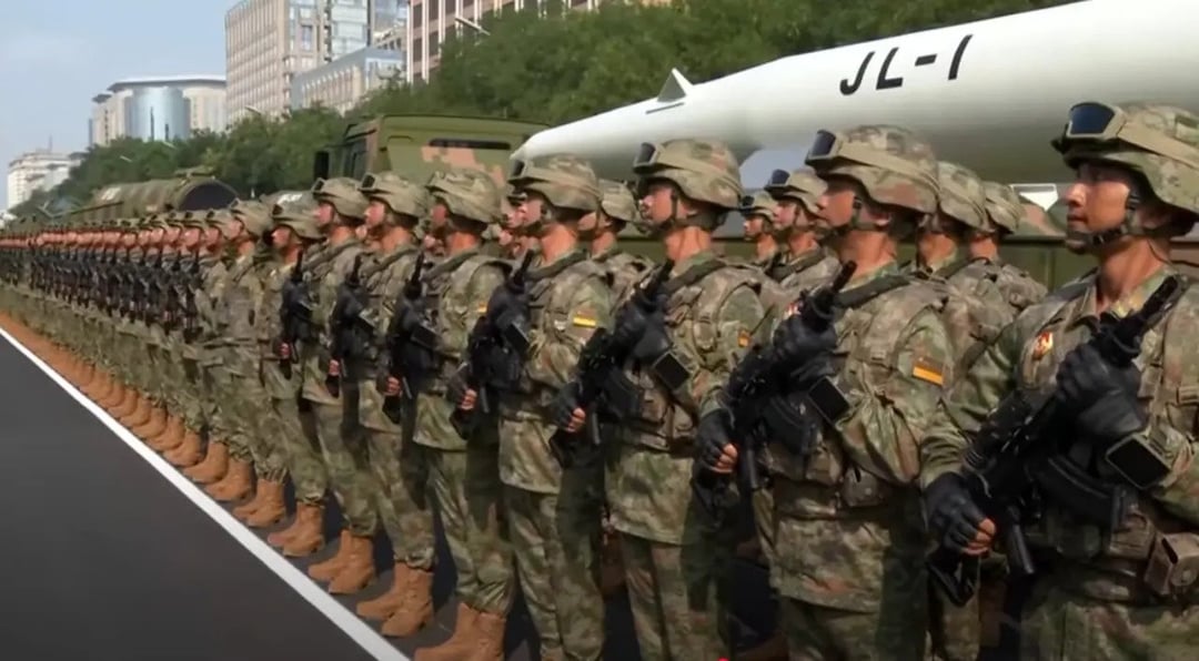 The Chinese army was spotted with a situational awareness device in the hand of each soldier, at the parade on September 3rd.